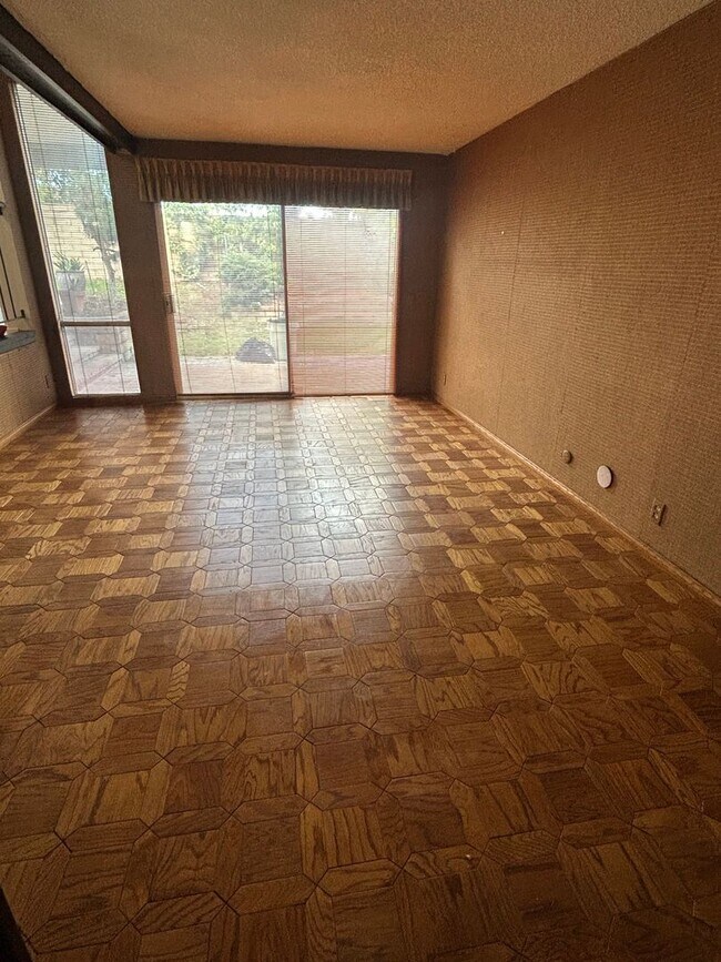 Building Photo - Rare opportunity to lease a 4-bedroom home featuring oversized bedrooms, scenic hilltop city view...