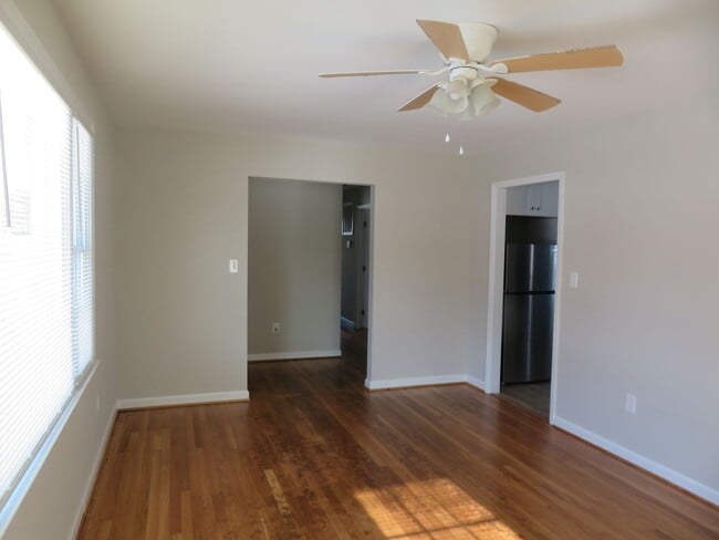 Building Photo - Colonial Heights