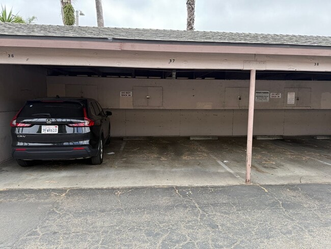 Building Photo - Kona Kai Community 2 Bedroom 1/5 Bath Corn...
