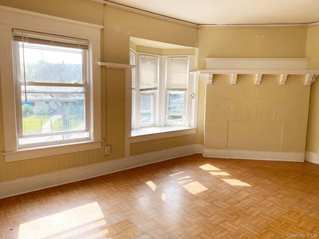 Building Photo - 15 Woodcrest Ave