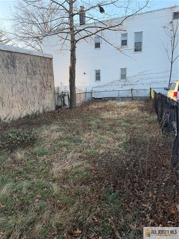 Building Photo - 185 Linden Ave