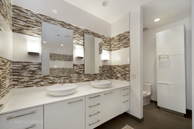 Building Photo - 1035 N Dearborn St