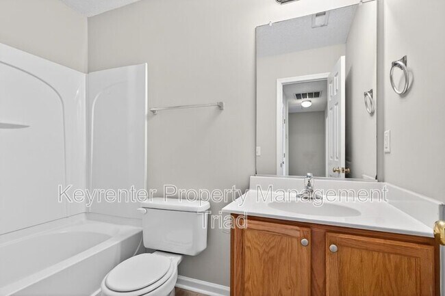 Building Photo - 2703 Stafford St
