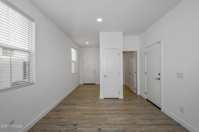 Building Photo - 9517 E Talon Ave