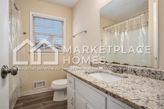 Building Photo - 2105 Pinewood Dr