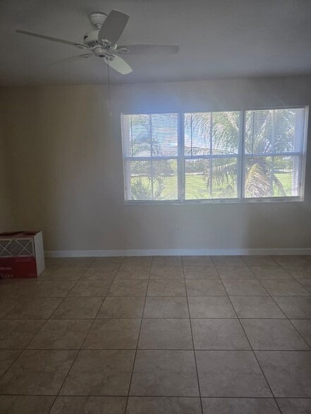 Building Photo - 230 SE 29th Ave