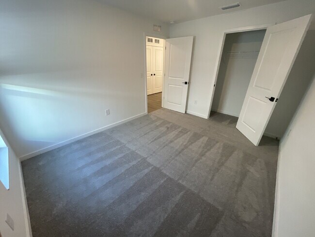 Building Photo - 1270 Ahoy Ave