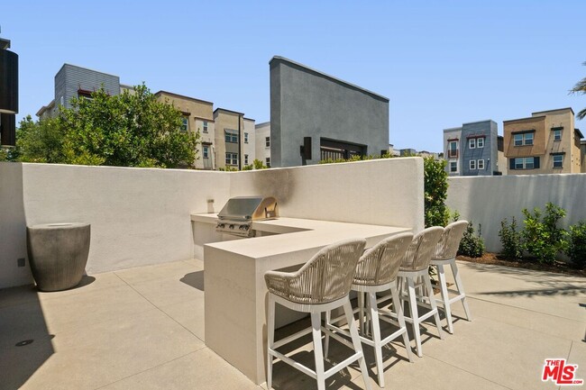 Building Photo - 549 Daniel Freeman Cir