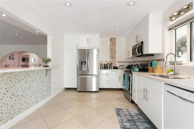 Building Photo - 1900 N Victoria Park Rd