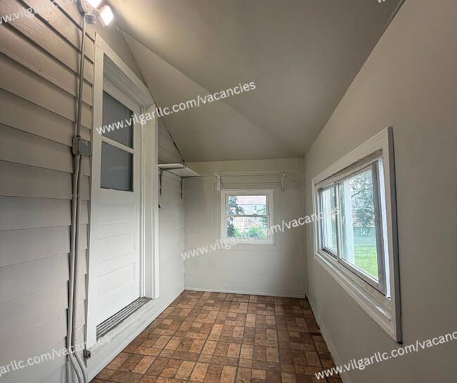 Building Photo - 4926 Olcott Ave