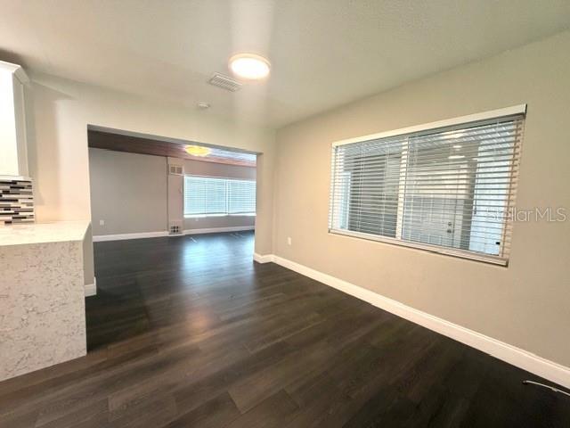 Building Photo - 704 W 11th Ave