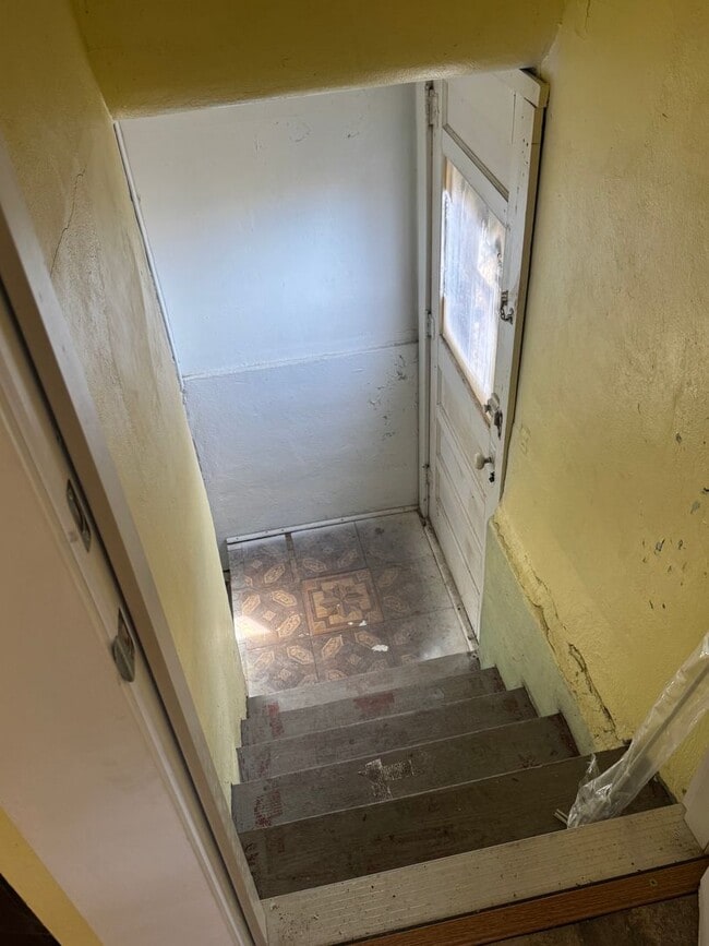 Building Photo - Furnished 3 Bedroom Home in Waynesville, MO!