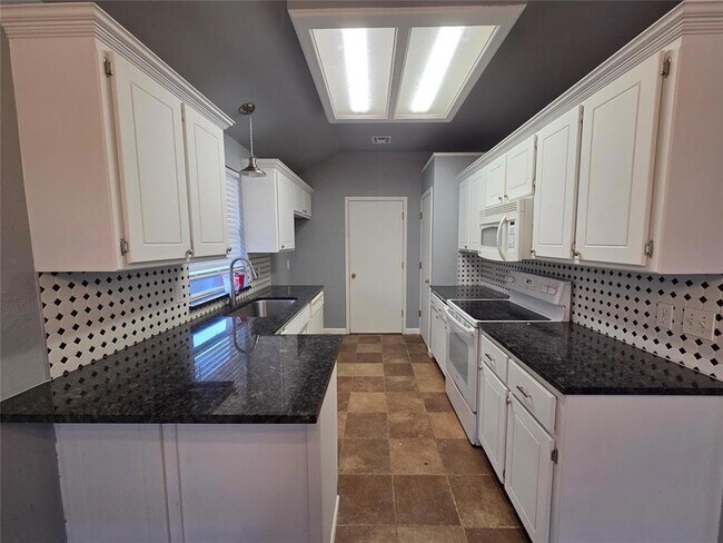 Building Photo - 9401 Buttonfield Ave