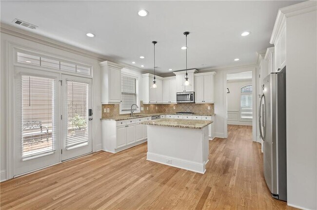 Building Photo - 319 Barbados Ln