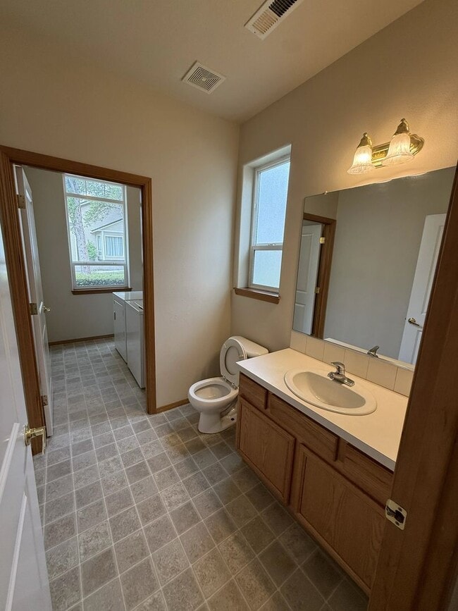 Building Photo - 2117 NE 81st Ave