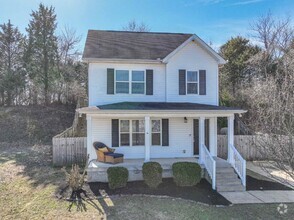 Building Photo - Beautiful 3BR/2.5BA in North Nashville!