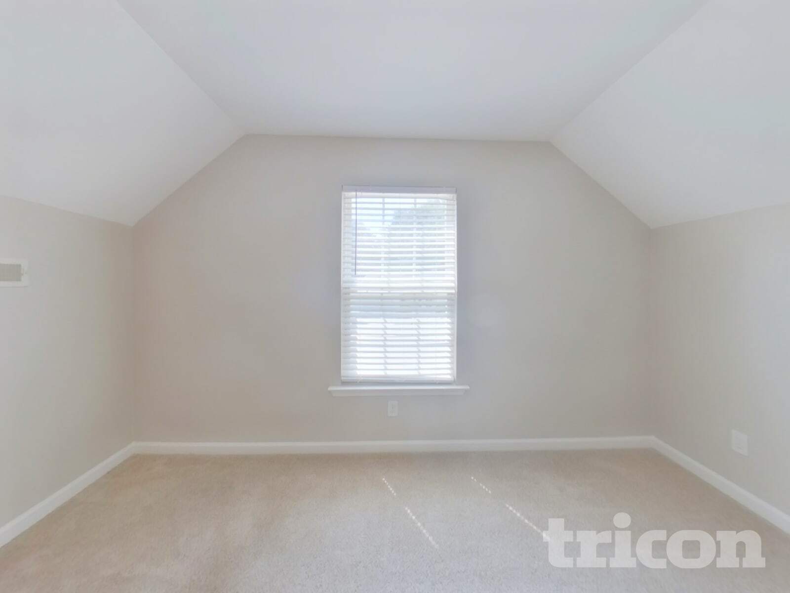 Building Photo - 633 Thornbird Cir