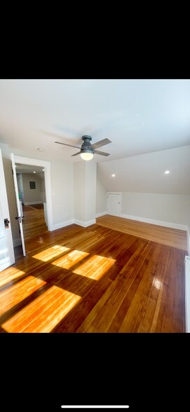 Building Photo - 14 Schley St