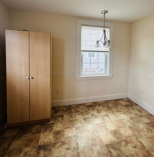 Building Photo - 2-Bedroom Apartment in Atlantic Heights| Close to Downtown Portsmouth| Heat Included!