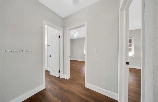 Building Photo - 217 E 48th St