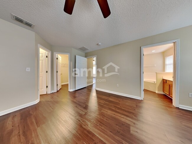 Building Photo - 9422 Daniels Mill Dr