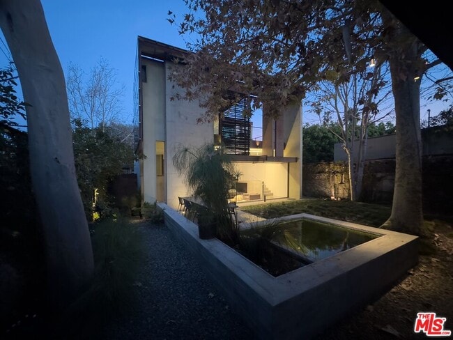 Building Photo - 615 Woodlawn Ave