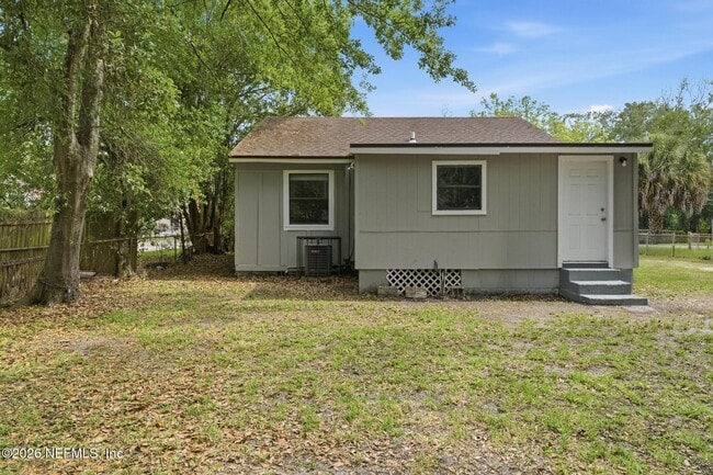 Building Photo - 3055 2nd St Cir