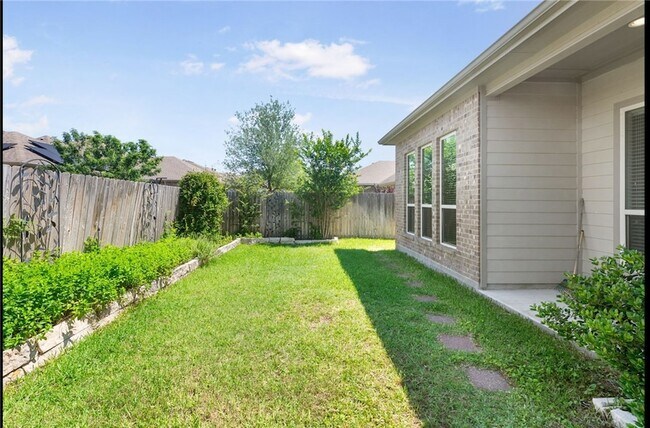 Building Photo - 2528 Kinnersley Ln