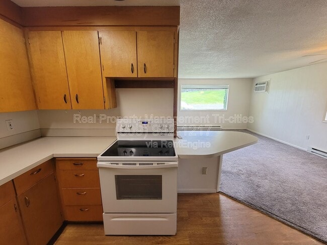 Building Photo - 1702 W 7th Pl