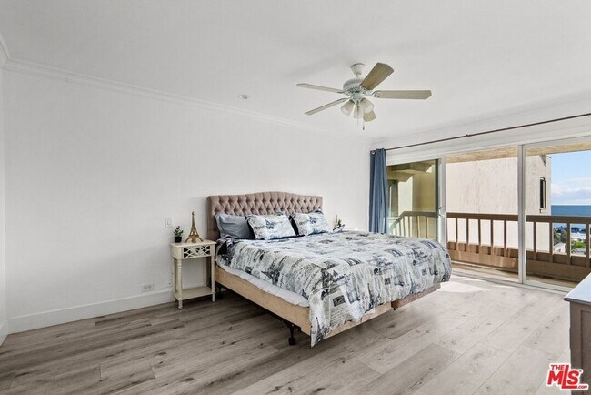 Building Photo - 23924 De Ville Way