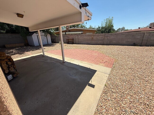 Building Photo - Charming 3 bedroom in NE Albuquerque. Osuna/San Pedro area near San Mateo. Refrigerated Air! 2 Ca...