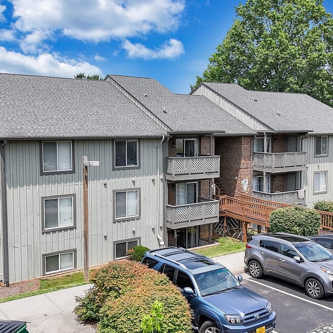 Building Photo - 802 Claytor Square