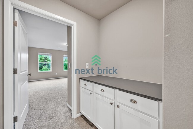Building Photo - 3 Bed, 2.5 Bath Beautiful Townhouse Available for Rent!