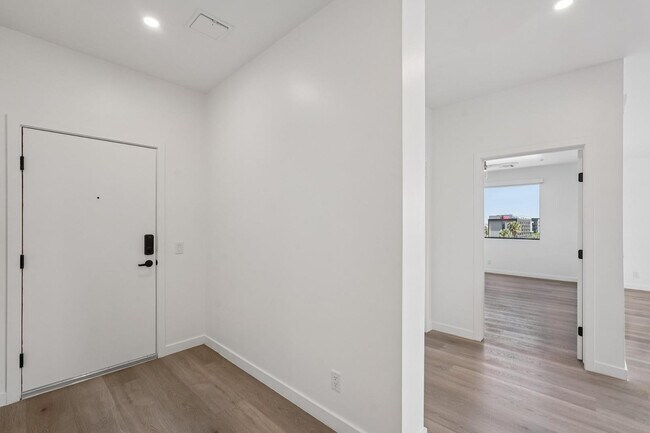 Building Photo - 1030 N 1st St