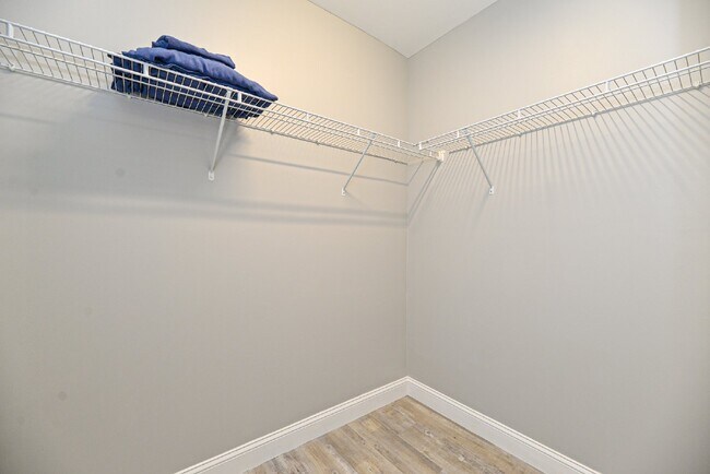 Building Photo - Gorgeous 2 bedroom very spacious condo at ...