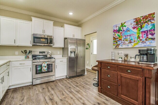 Building Photo - 1002 W Main St