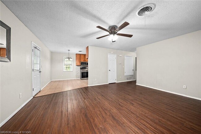 Building Photo - 502 8th St