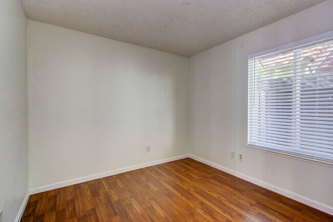 Building Photo - 5909 Manorwood Ct