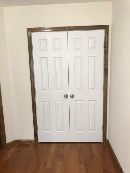 Building Photo - 405 W 263rd St