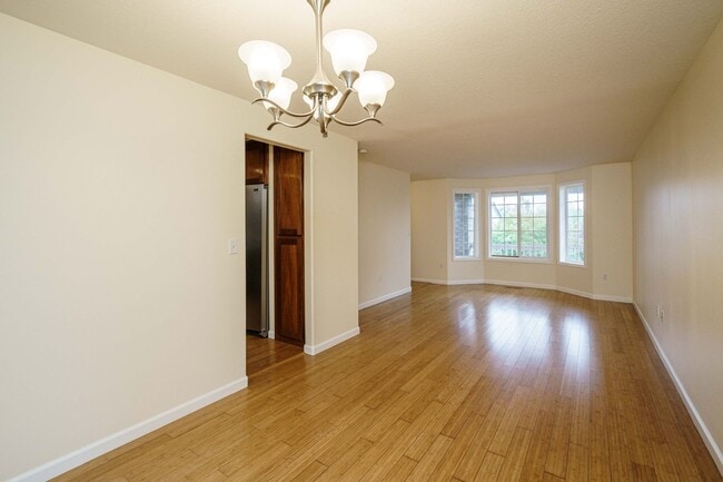 Building Photo - 4 Bedroom 2.5 Bath with Fenced Backyard in Camas School District