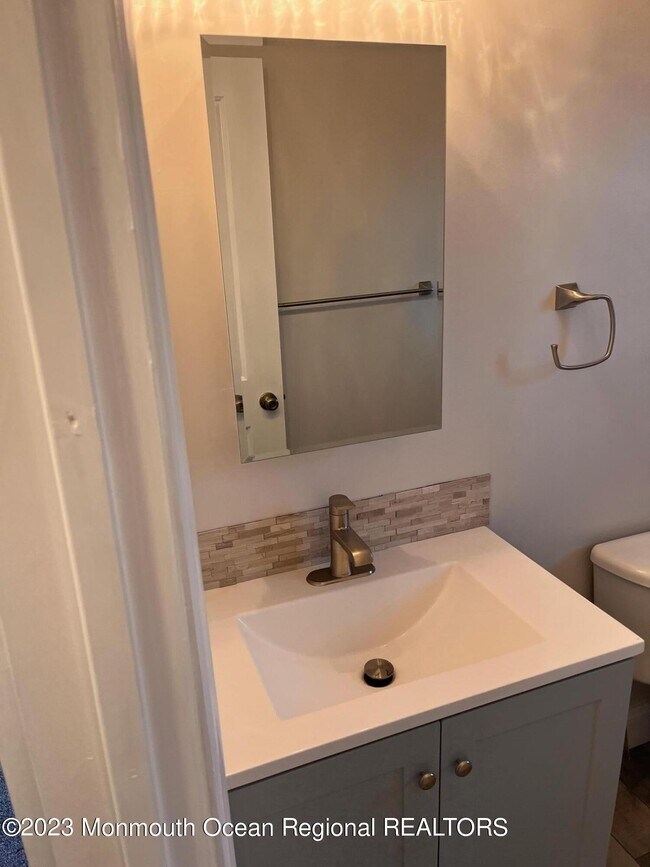 Building Photo - 250B Sawmill Rd