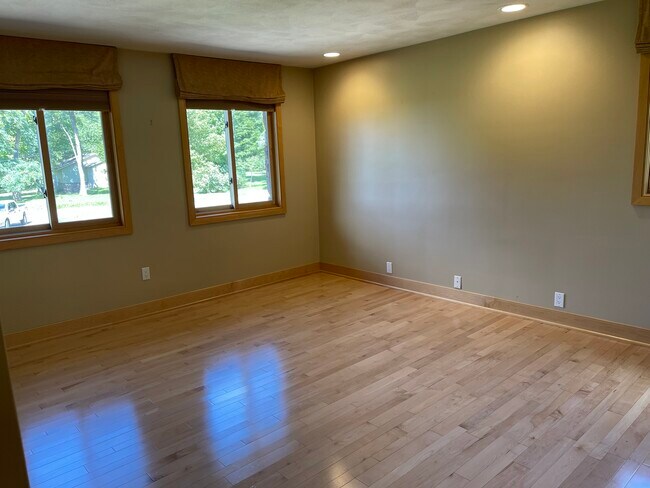 Master bed - 13995 Centerline Rd