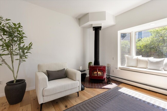 Building Photo - Open Concept Historic Home in Downtown Boz...