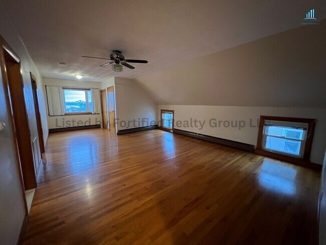 Building Photo - 455 Middle St