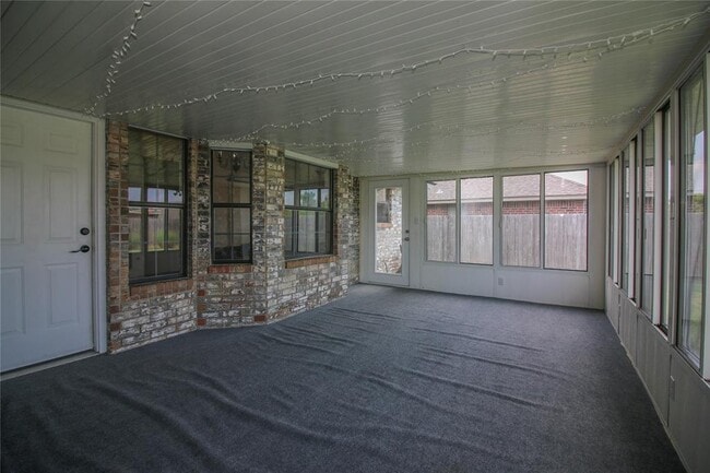 Building Photo - 13000 S Robinson Ave