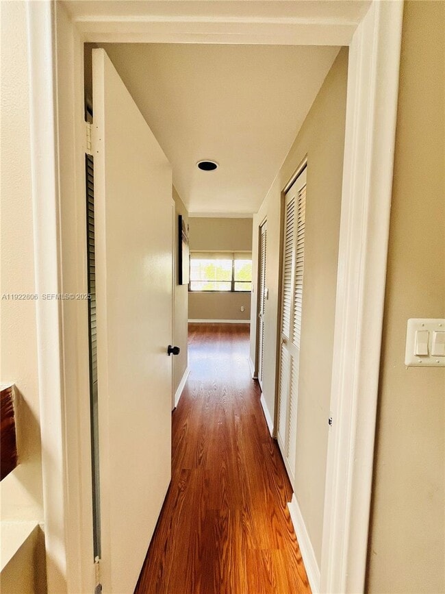 Building Photo - 253 Poinciana Island Dr