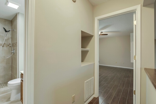 Building Photo - 205 Chota View Cir