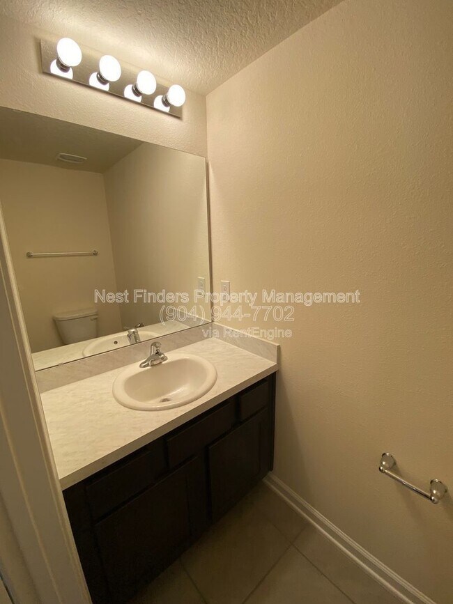 Building Photo - 9588 Star Dr