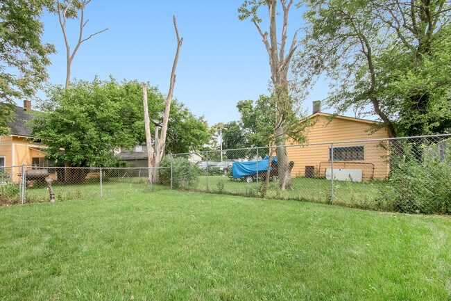 Building Photo - 930 Oakhill Street Southeast