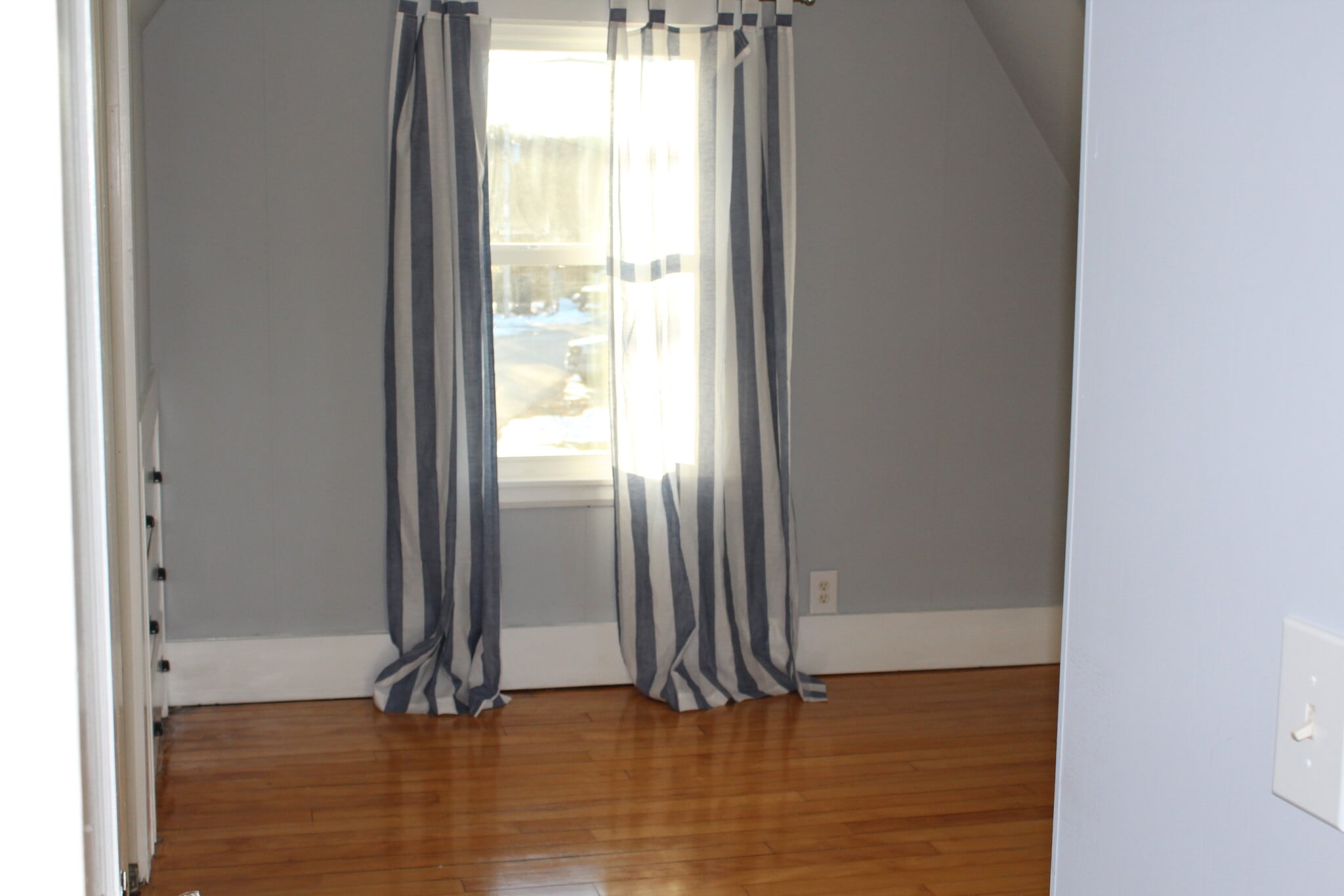 #1 - Large master bedroom. - 1011 Main St